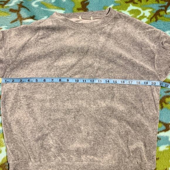 NWOT GRAY VELVET VELOURS RUCHED SLEEVE SWEATSHIRT - Picture 5 of 8